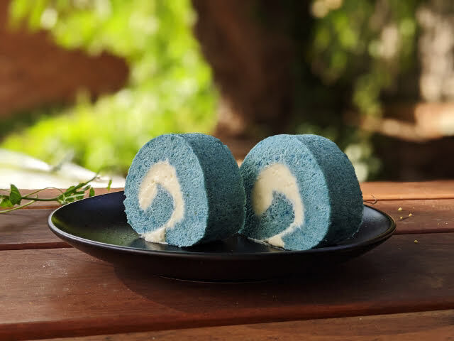 Cake Roll - Caramel Blue White 1