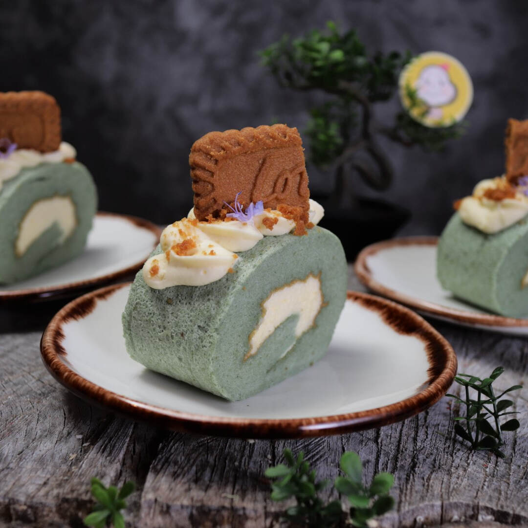 Cake Roll - Lotus blue 1